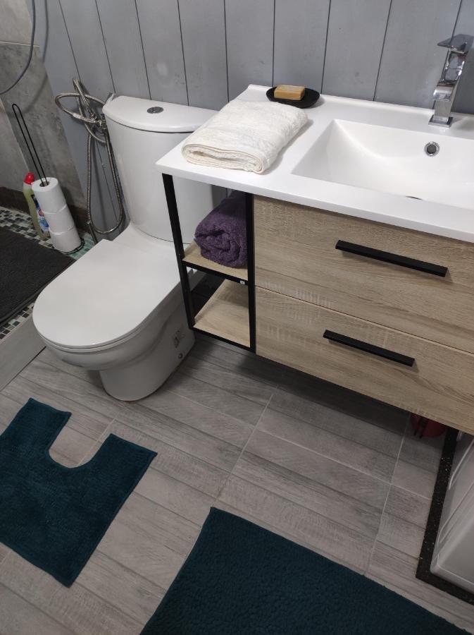 Studio Independant Dans Un Maison Lägenhet Saint-Denis  Exteriör bild